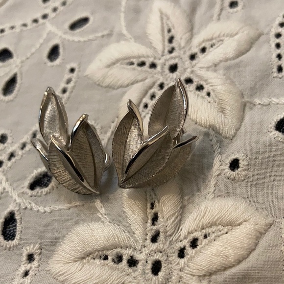 Trifari Vintage Clip Earrings - Picture 1 of 4